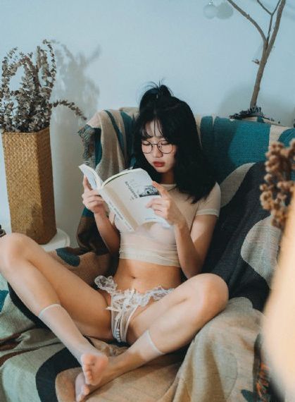 巨胸美女双乳暴露无遮挡_BD英语免费电视剧